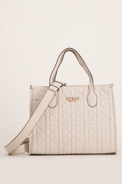 Sac à main écru de Guess, avec motif géométrique matelassé et bandoulière réglable.