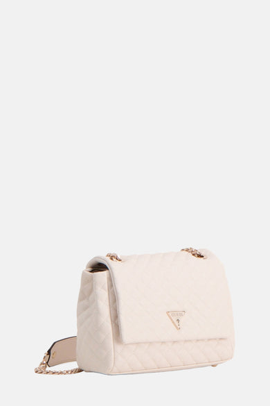 Witte Guess schoudertas met gewatteerd patroon en gouden kettingriem.