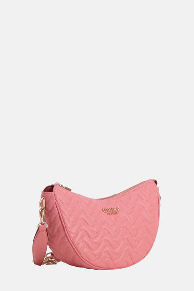 Roze schoudertas van imitatieleer van Guess, met gewatteerd zigzagpatroon en kettingriem.