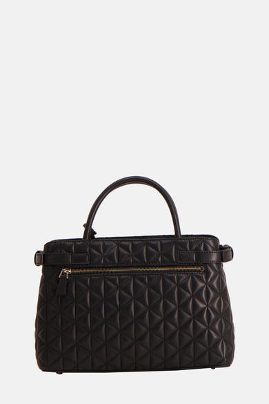 Zwarte Guess handtas, met gewatteerd geometrisch patroon en zichtbare ritssluiting.