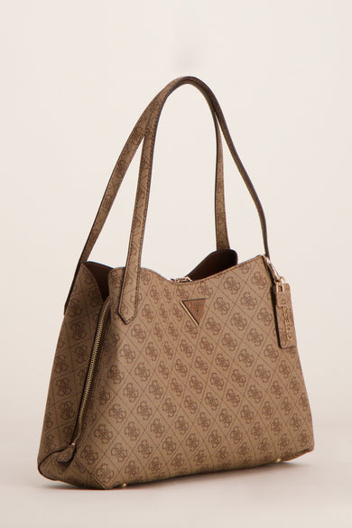 Bruine Guess handtas met herhaald logo patroon en ritssluiting aan de zijkant.