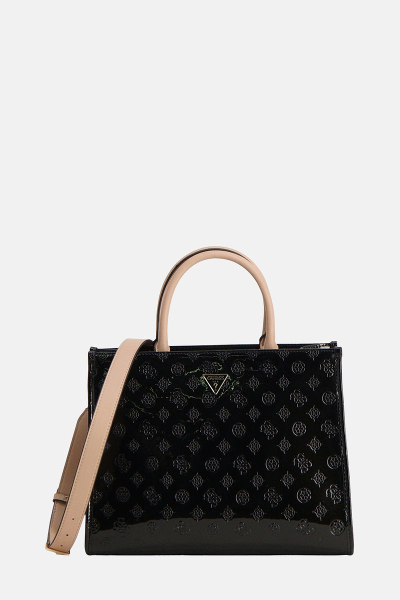 Zwarte Guess handtas, met beige schouderriem, versierd met een glanzend, in reliëf aangebracht bloemenpatroon in dezelfde kleur.