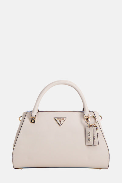 Sac à main écru de Guess, avec anse arrondie et logo triangulaire sur le devant.