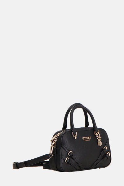 Zwarte Guess handtas met decoratieve gespriemen en een verstelbare schouderriem.