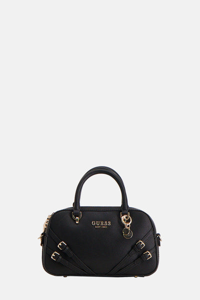 Sac à main noir de Guess, avec une poignée sur le dessus, des boucles décoratives et breloque dorée.
