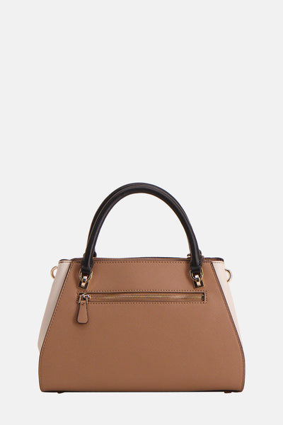 Sac à main beige de Guess avec fermeture éclair dorée et anse noire.