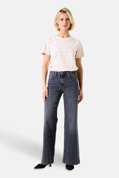 Ecru T-shirt met korte mouwen van GARCIA, met kleine discrete motieven en een relaxte pasvorm.