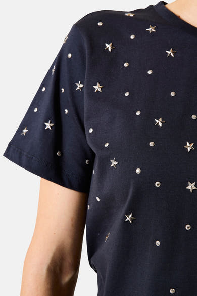 T-shirt noir à manches courtes de GARCIA avec décorations étoiles et strass argentés.