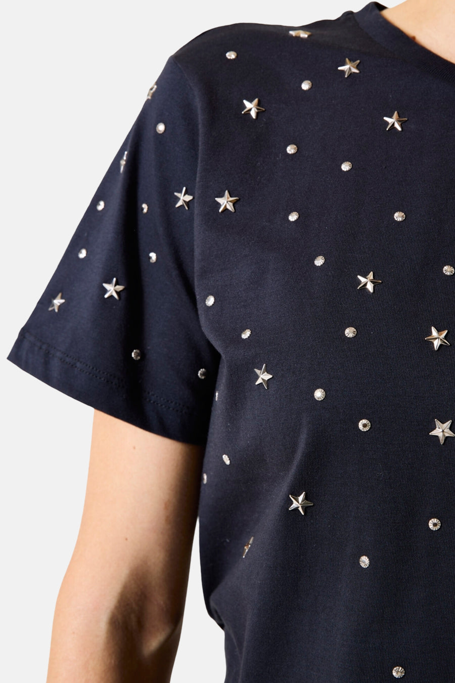 T-shirt noir à manches courtes de GARCIA avec décorations étoiles et strass argentés.