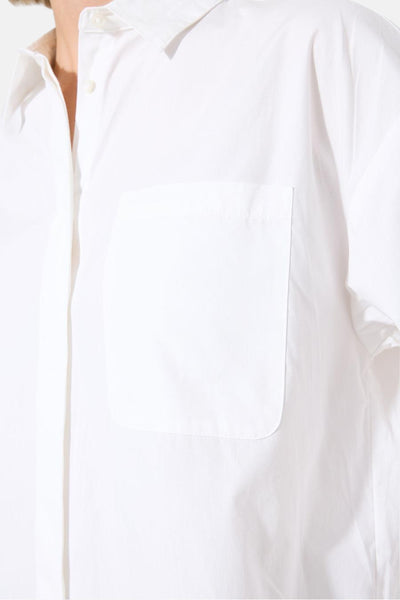 Chemise blanche à manches longues de GARCIA, avec poche poitrine carrée.