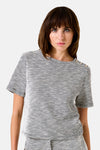 Multikleurig blouse met korte mouwen van GARCIA met diagonale strepen en gouden knopen op de schouder.
