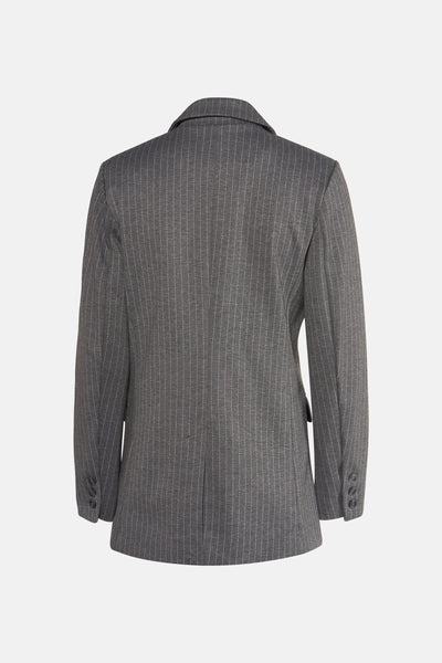Grijze gestreepte blazer van Garcia, met zwarte knopen en paspelzak.