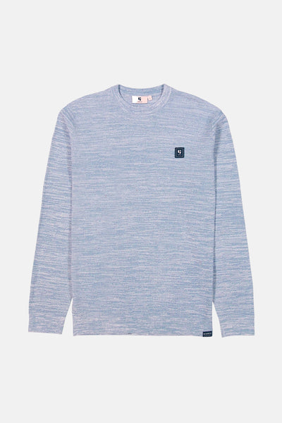 Pull à col rond bleu chiné de GARCIA, avec logo carré discret sur la poitrine.