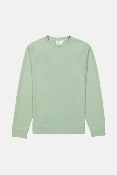 Sweat-shirt vert de GARCIA, avec des manches longues raglan et un col rond classique.