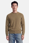 Pull col rond beige de INDIGOLD, tricot fin, manches longues, porté avec jeans délavés, vue de face