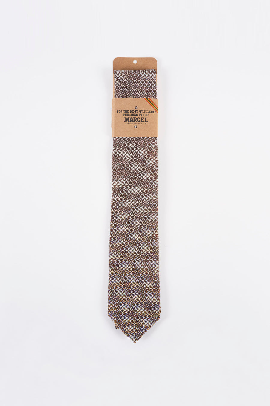 Cravate marron à motifs géométriques van Le Fabuleux Marcel de Bruxelles, présentée sur fond blanc.
