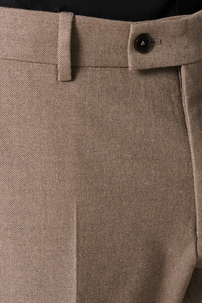 Beige kostuumbroek van Le Fabuleux Marcel de Bruxelles, met riemlussen en knoopsluiting.