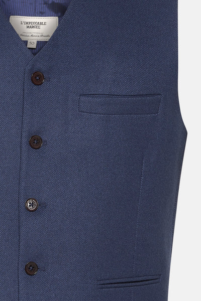 Blauwe bodywarmer van Le Fabuleux Marcel de Bruxelles, met een borstzak en een visgraatstructuur.