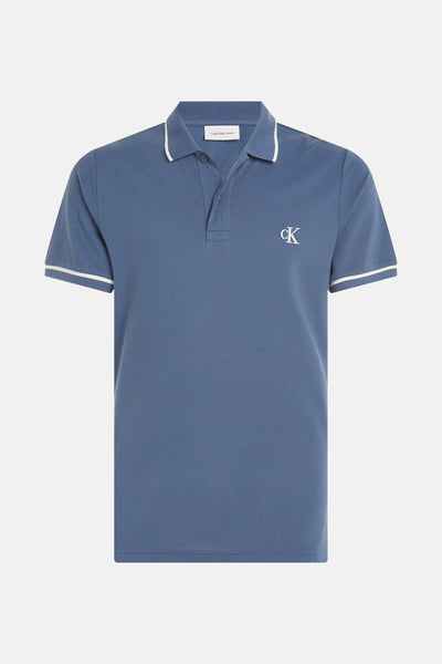 Blauw katoenen poloshirt van Calvin Klein Jeans, met witte streepdetails en geborduurd logo.