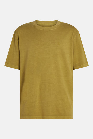 Okerkleurig T-shirt met korte mouwen van Calvin Klein, met een discreet ton-sur-ton logo op de borst.