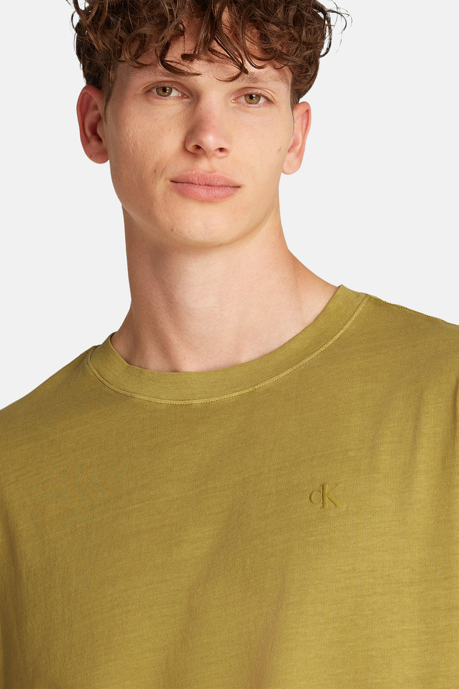 Okerkleurig T-shirt met korte mouwen van Calvin Klein, in geribbelde stof, met een discreet logo.