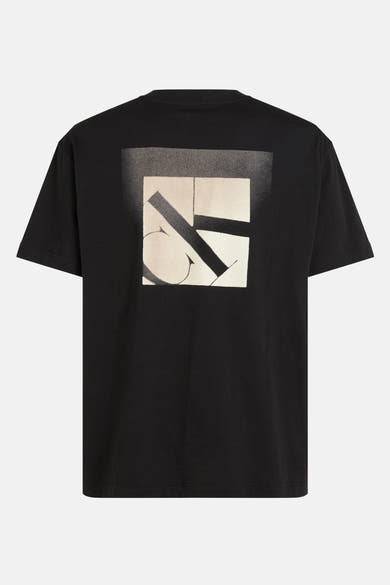 Zwart T-shirt met korte mouwen van Calvin Klein, met een vierkante grafische print op de rug.
