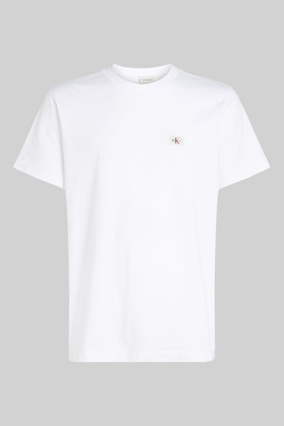 Wit T-shirt met korte mouwen van Calvin Klein Jeans, met een klein geborduurd logo op de borst.
