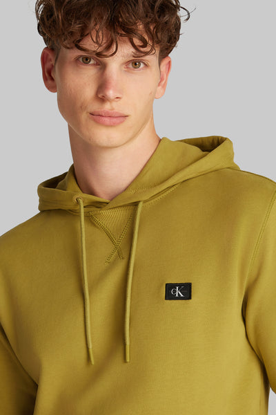 Sweat à capuche ocre de Calvin Klein avec cordon de serrage et logo carré.