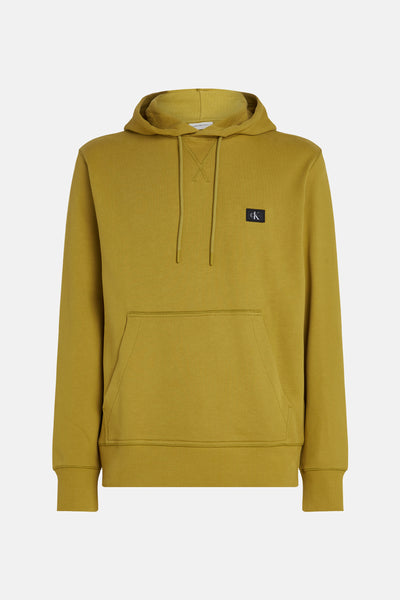 Sweat à capuche ocre de Calvin Klein Jeans, avec cordon de serrage et logo sur la poitrine.