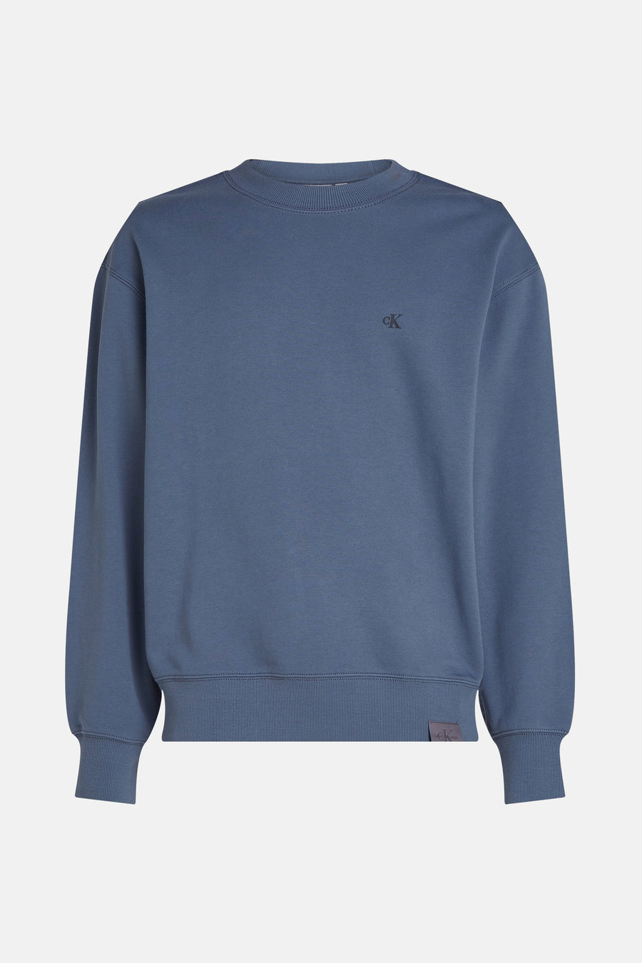 Sweat col rond bleu marine de Calvin Klein, avec logo discret sur le devant et étiquette sur le bas.
