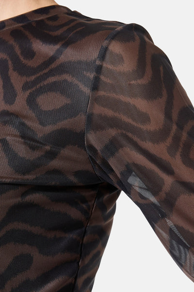 Zwarte T-shirt met lange mouwen van GARCIA met bruin abstract patroon en mesh textuur.
