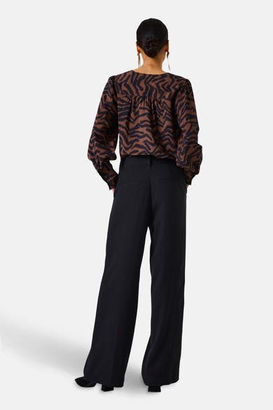 Bruin overhemd met lange mouwen van GARCIA, met zwart zebraprint over de gehele stof.