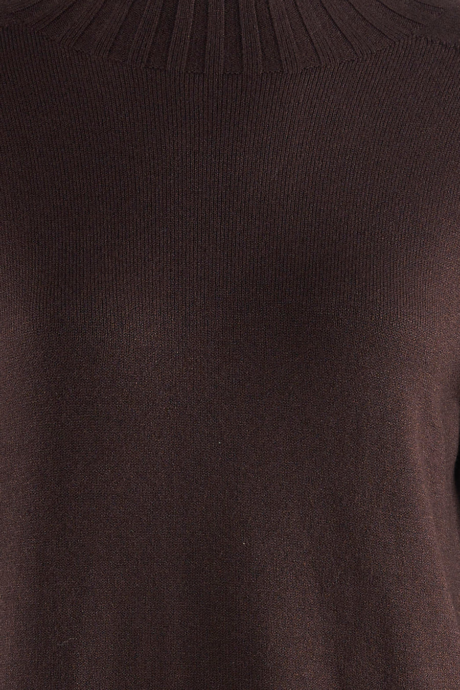 Bruine jurk met lange mouwen van Terra di Siena met een gebreide textuur en een geribde col.
