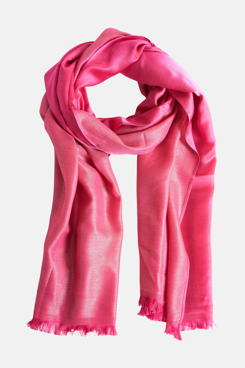 Roze Access® sjaal met een glinsterende textuur, lichtgevende reflecties en decoratieve franjes.