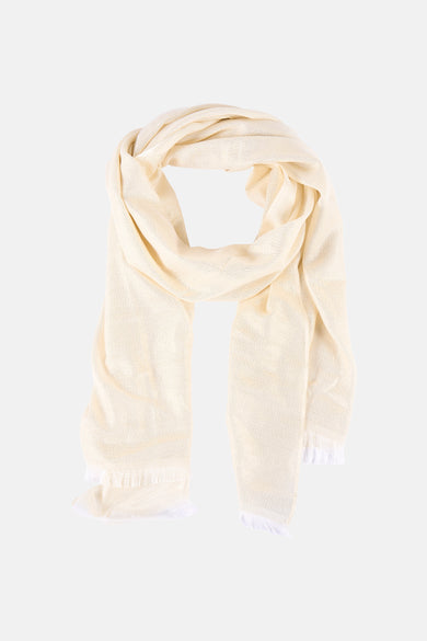 Beige sjaal van Access®, met een delicate geweven textuur en witte franjes.