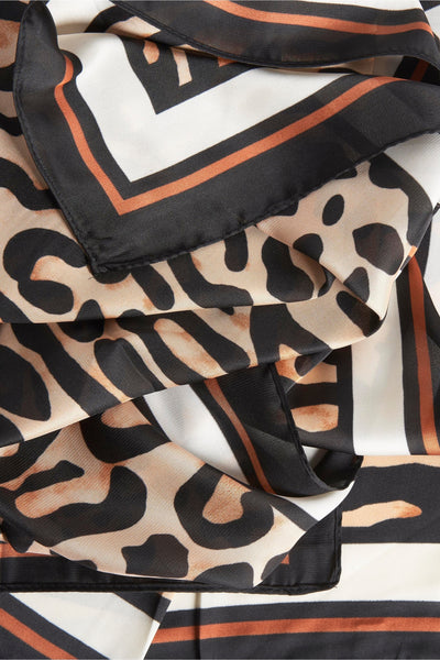 Foulard brun Access®, motif léopard et géométrique, avec bordure noire et marron.
