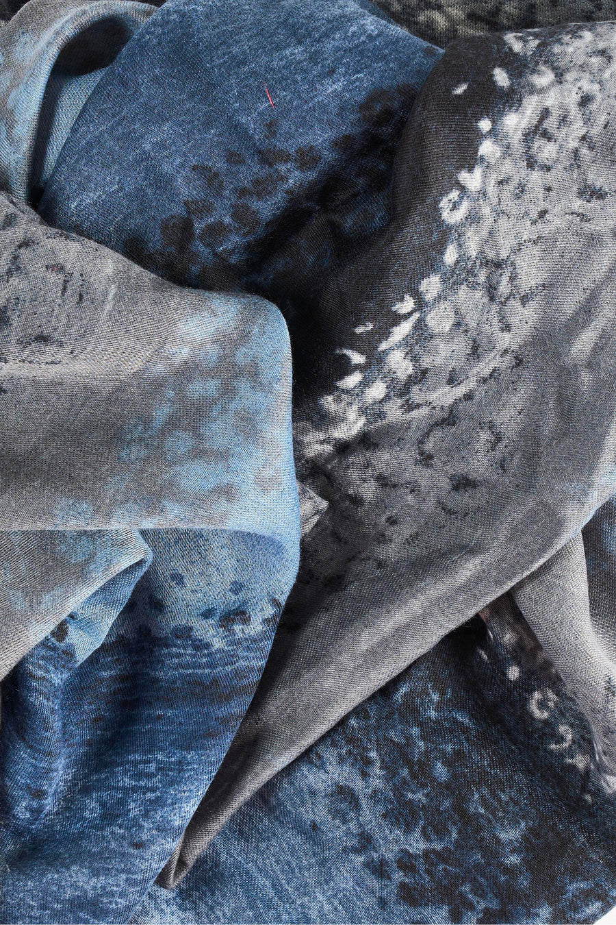 Foulard bleu Access® à motifs abstraits gris et noirs