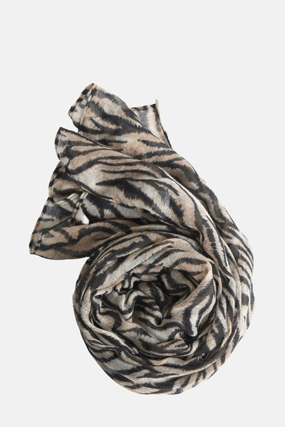 Zwart sjaal van Access® met zebraprint, opgerold met zichtbare plooien.