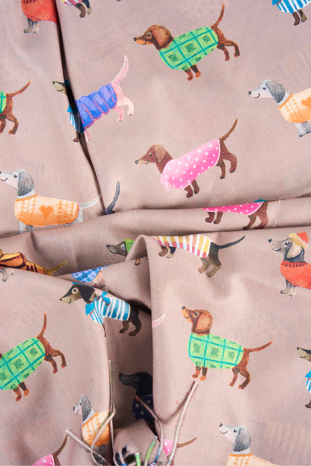 Écharpe taupe Access® à motif de chiens colorés