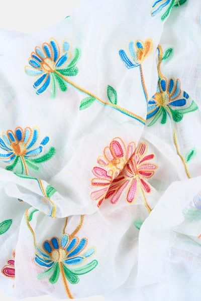 Wit Access® voile katoenen sjaal, met veelkleurig geborduurd bloemenmotief.