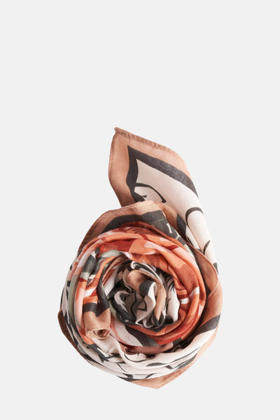 Foulard multicolore par Access® avec motif abstrait enroulé en forme de spirale.