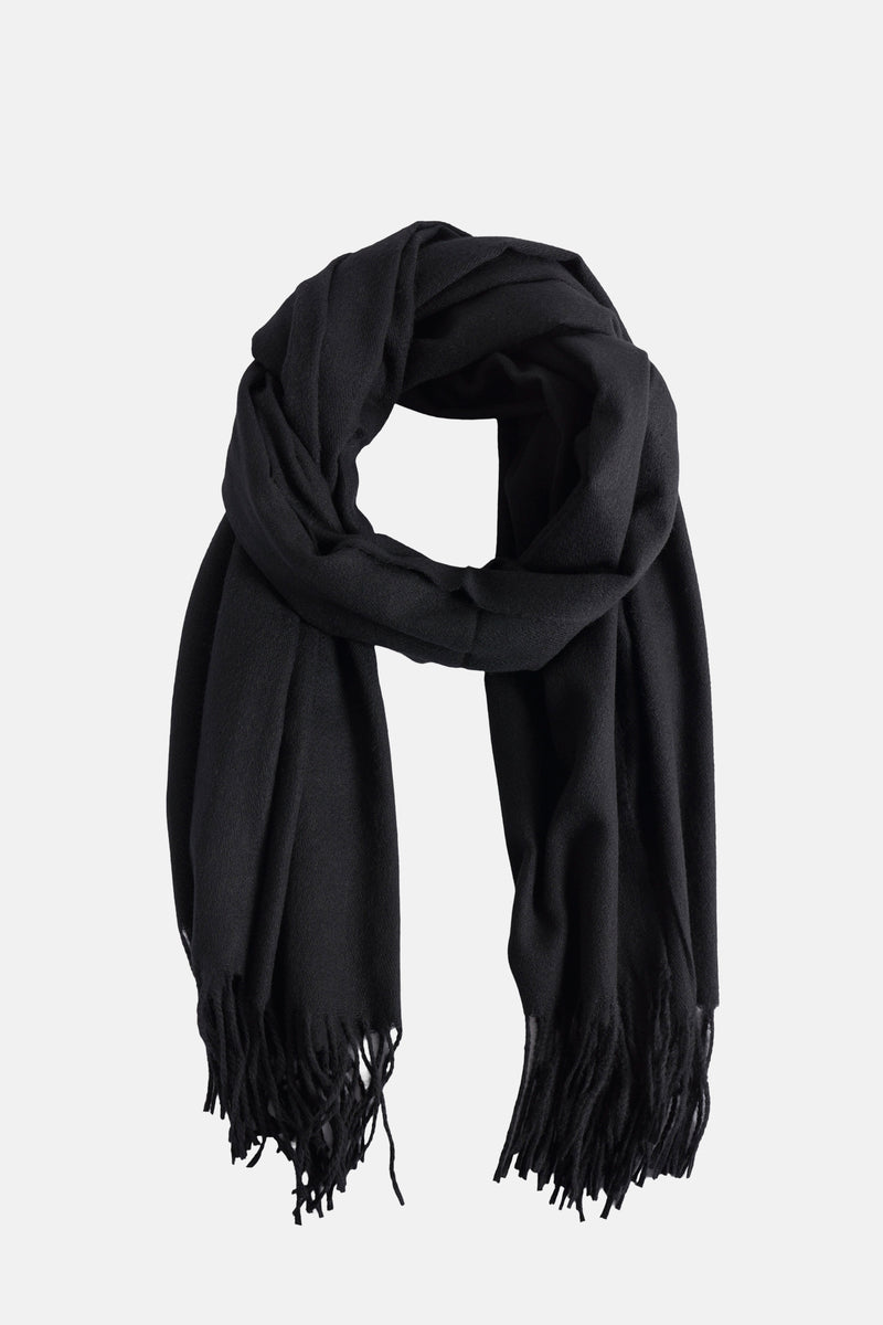 Foulard noir de Access® avec longues franges décoratives et texture douce.