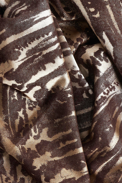 Bruine sjaal in textiel met abstract dierenprint en artistieke drapering Access®