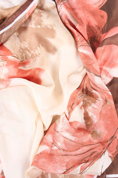 Foulard multicolore par Access® avec motifs floraux dans les tons de rose et marron.