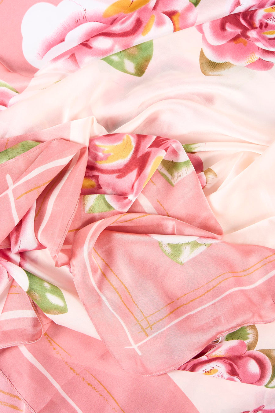 Roze sjaal, van Access®, met bloemenpatroon en delicate strepen, gekreukte en zachte stof.