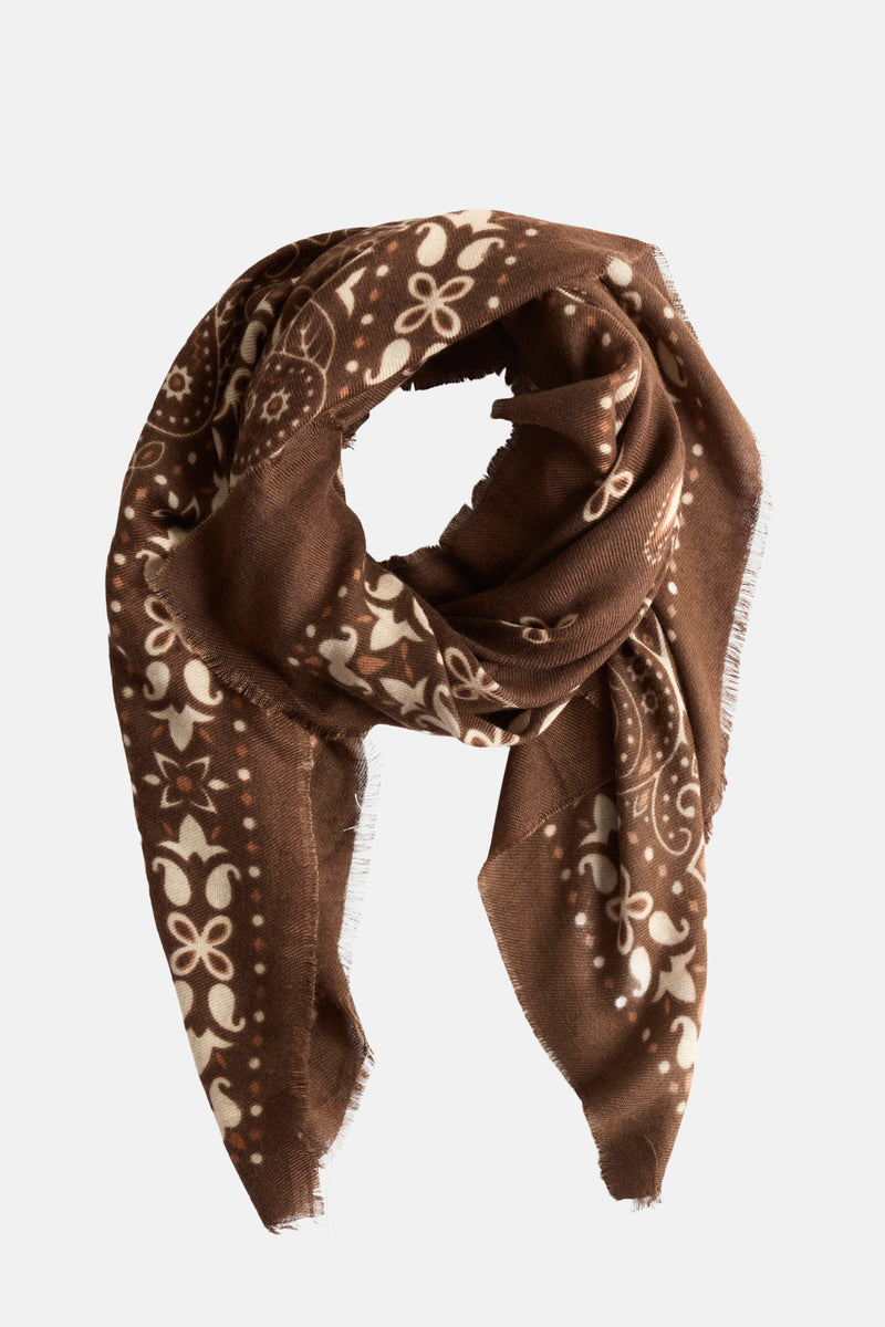 Bruine Access® sjaal, met bloemen- en paisleypatroon, met gerafelde randen.