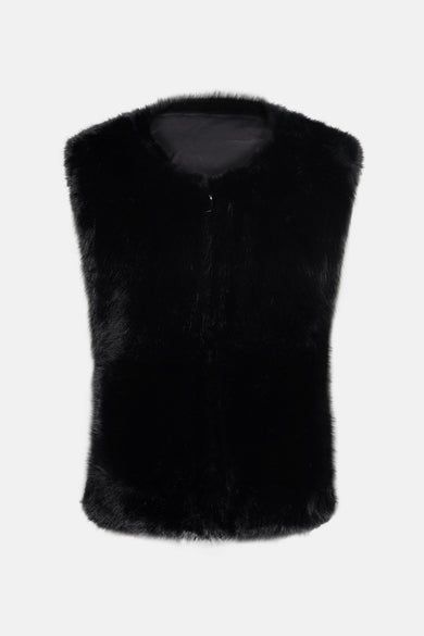Veste noire sans manches par Access®, en fausse fourrure douce et brillante.
