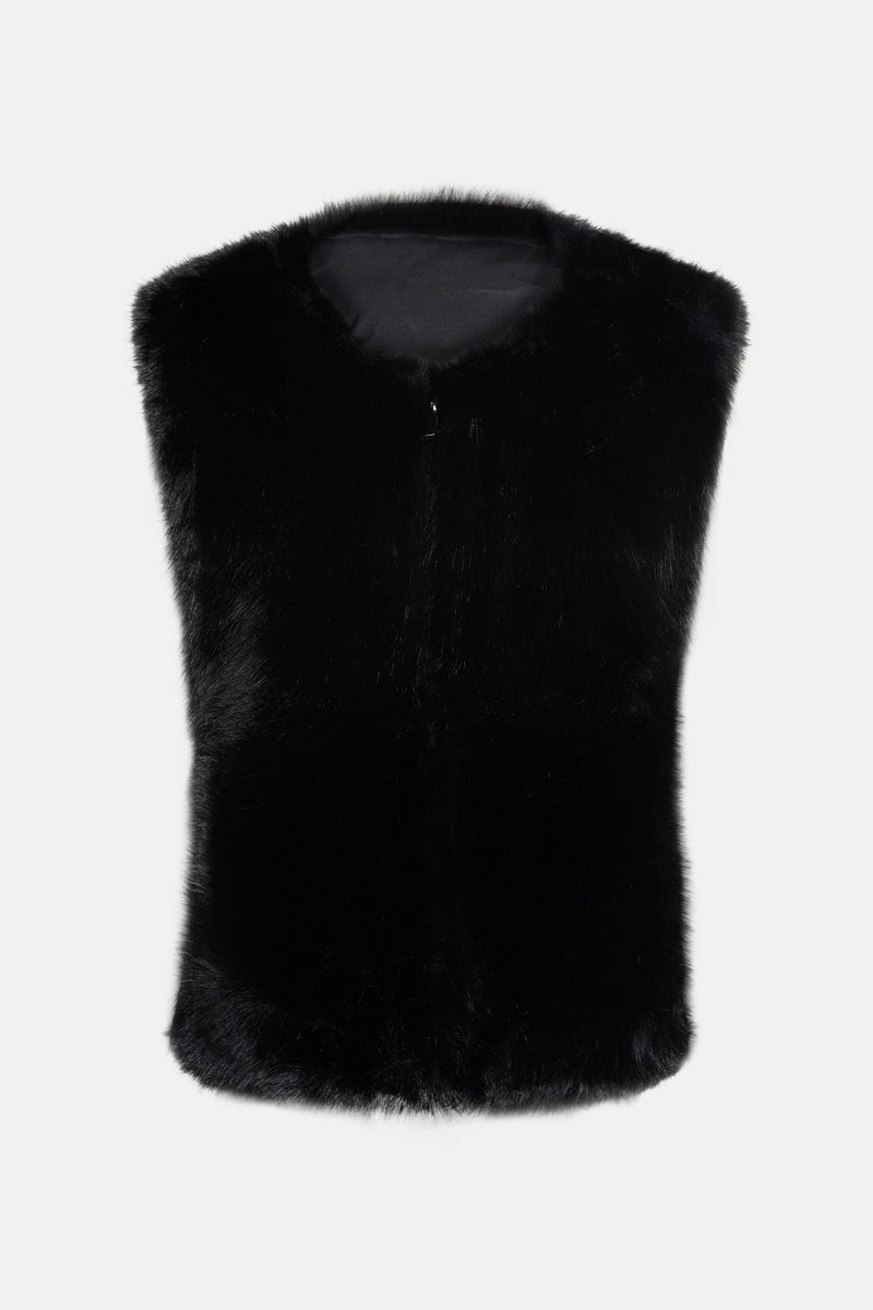 Veste noire sans manches par Access®, en fausse fourrure douce et brillante.
