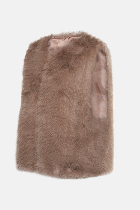Beige mouwloos vest van Access®, van zachte imitatiebont met een roze binnenvoering.