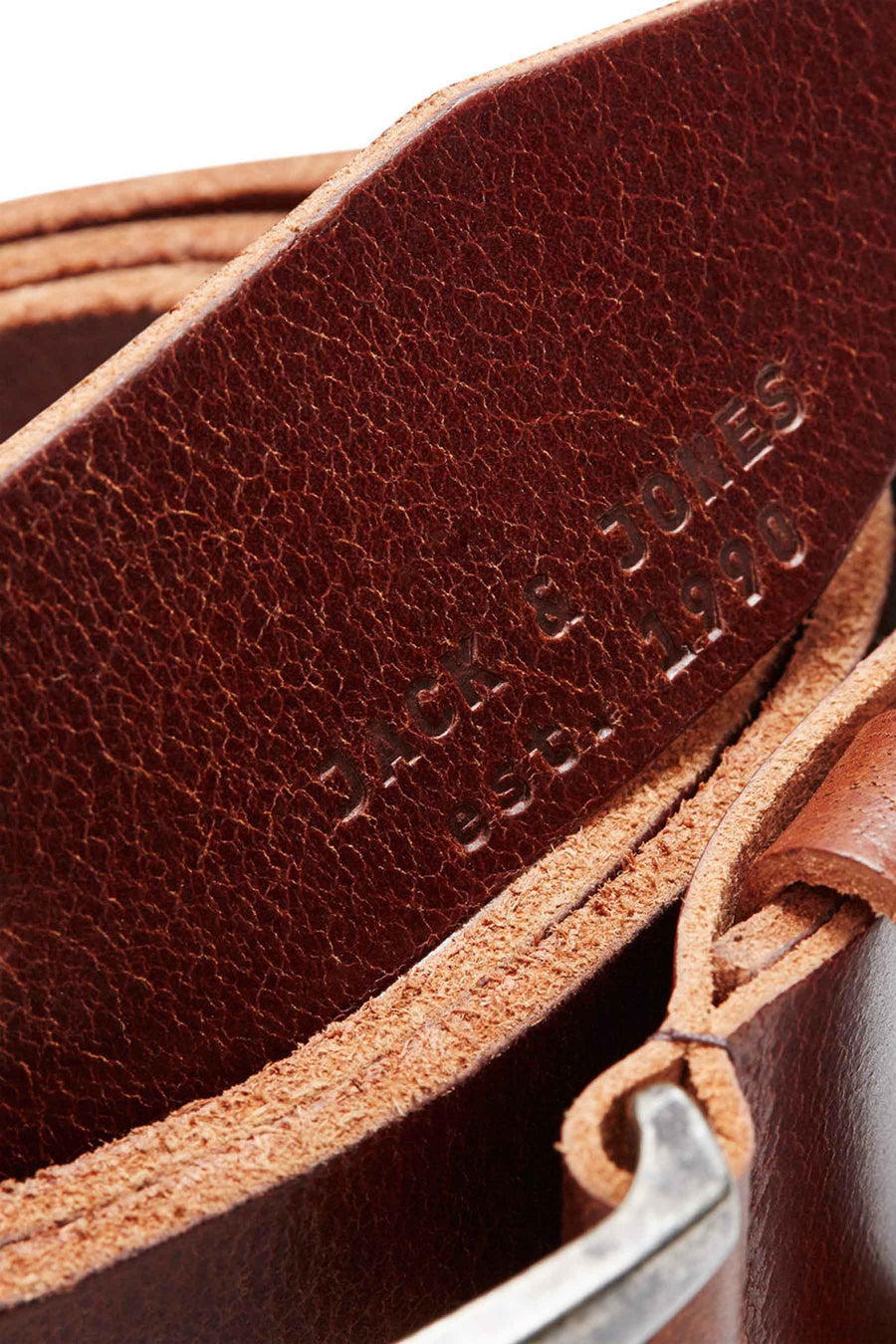 Ceinture en cuir marron par ACCESSORIES BY JACK & JONES, avec texture en relief et logo estampé.